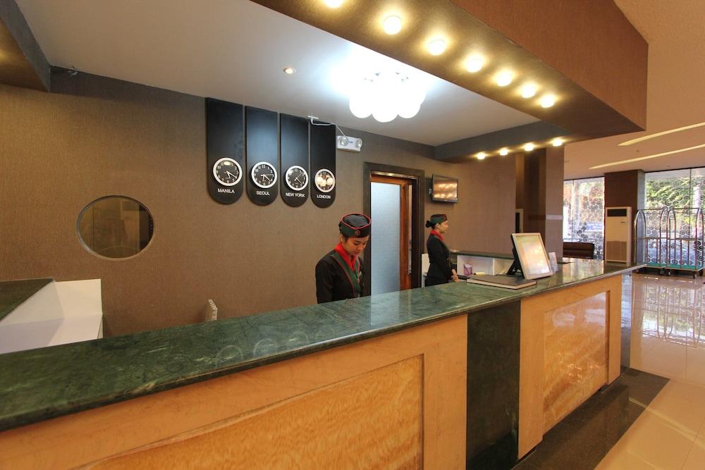 ยูโรเทล แองเจลิส Hotel อังเฮเลส ภายนอก รูปภาพ